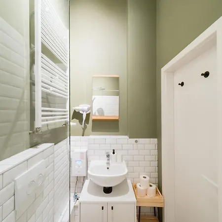 Homely - Heritage , Kingsize Bed , Kitchen , Wifi Апартаменты *
