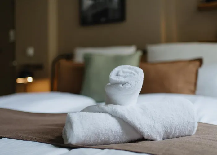 Homely - Heritage , Kingsize Bed , Kitchen , Wifi *