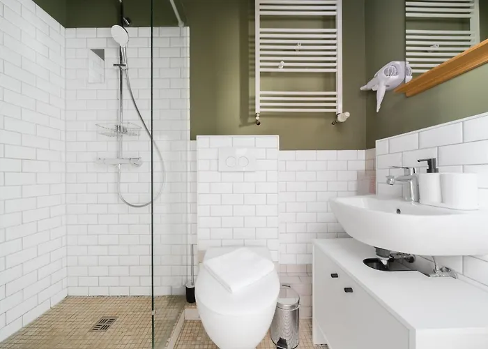 Homely - Heritage , Kingsize Bed , Kitchen , Wifi شقة