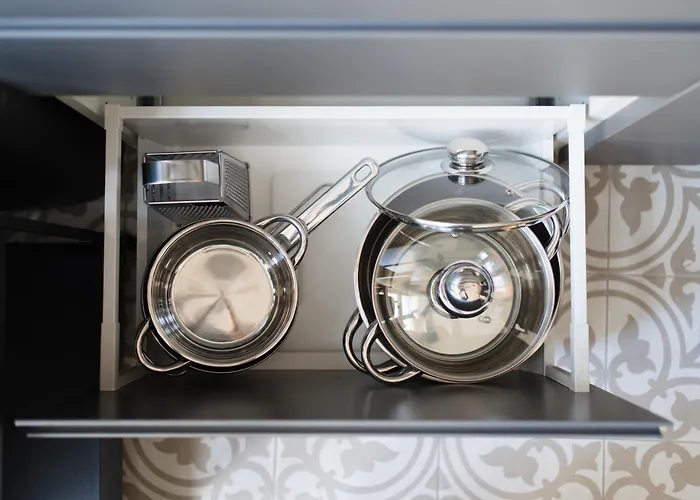 Homely - Heritage , Kingsize Bed , Kitchen , Wifi *