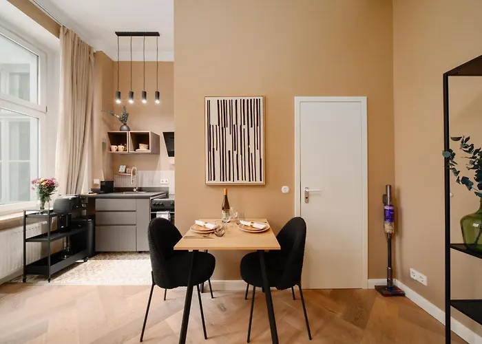 Homely - Heritage , Kingsize Bed , Kitchen , Wifi شقة