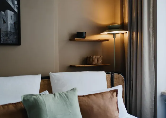 Homely - Heritage , Kingsize Bed , Kitchen , Wifi Apartment *