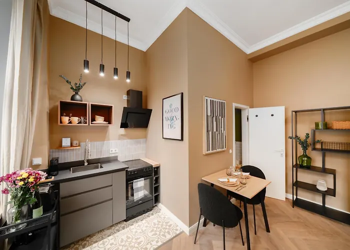 Homely - Heritage , Kingsize Bed , Kitchen , Wifi *