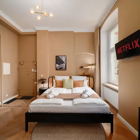 Homely - Heritage , Kingsize Bed , Kitchen , Wifi Berlino