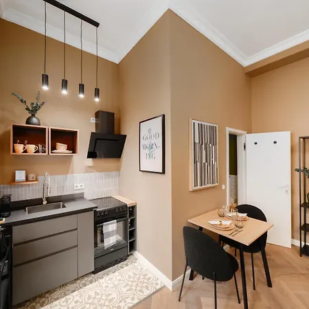 Homely - Heritage , Kingsize Bed , Kitchen , Wifi *